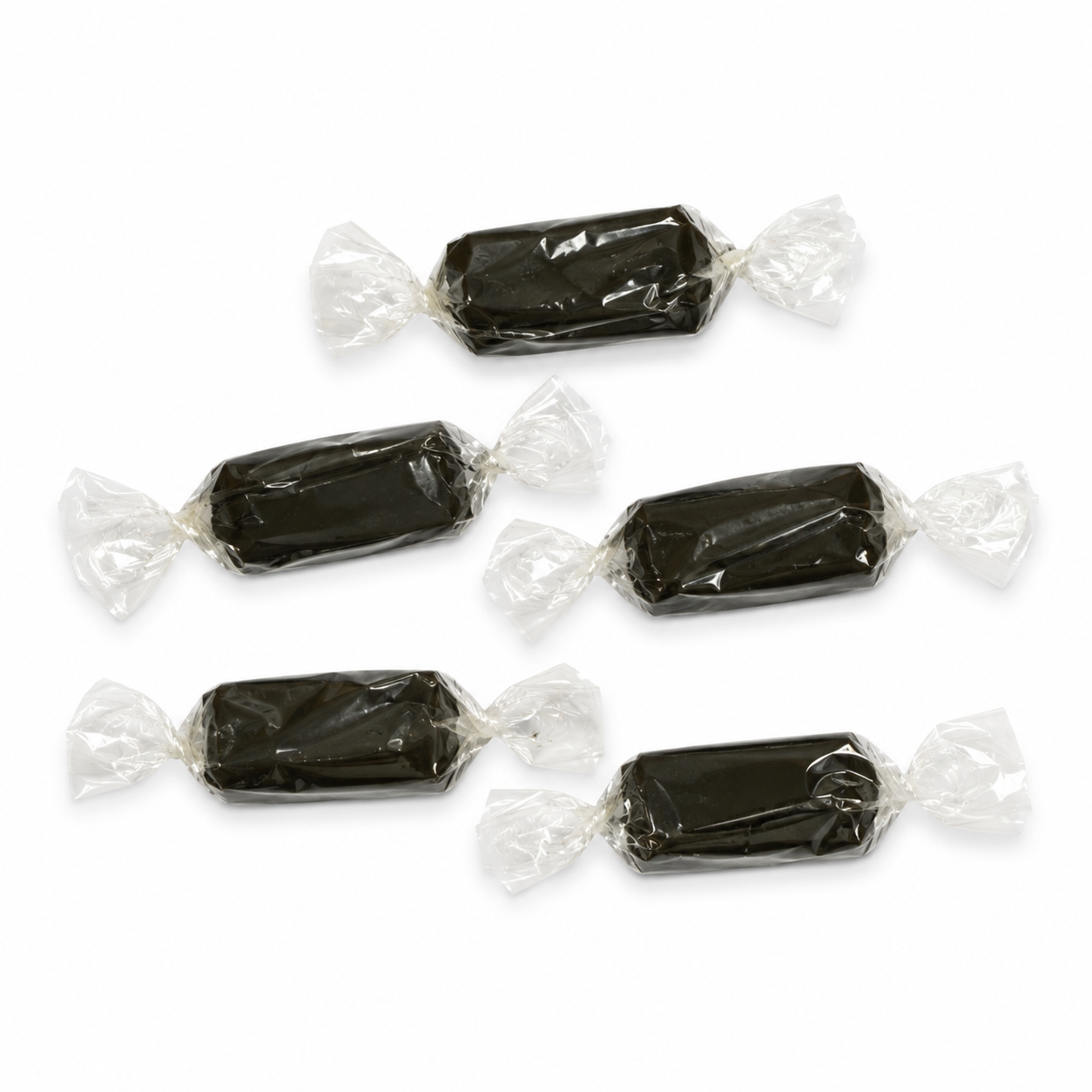 Gavekurv med rødvin, chokolade og delikatesser